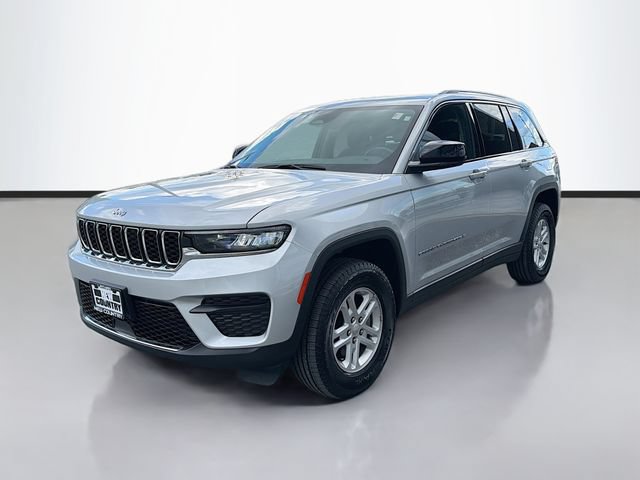 Used 2023 Jeep Grand Cherokee Laredo AWD/4WD image 3
