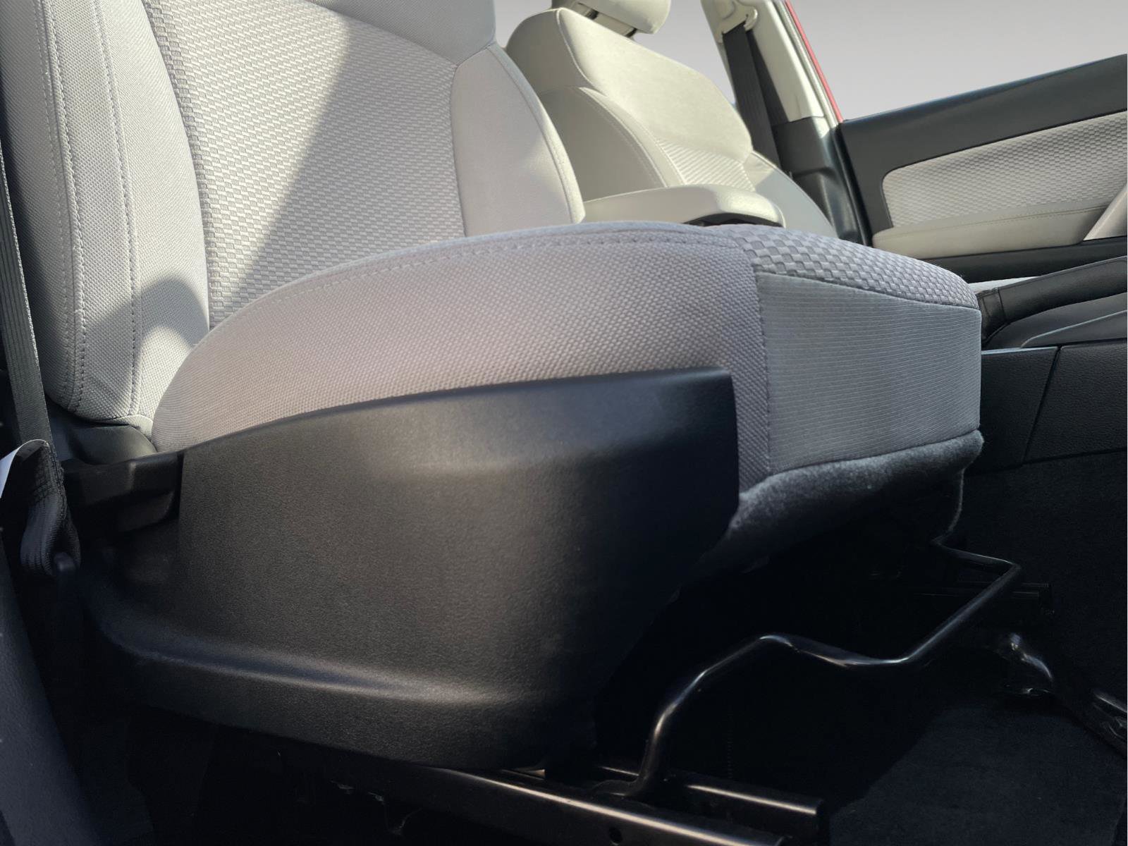 Used 2018 Subaru Forester 2.5i Premium w/ All-Weather Package image 30