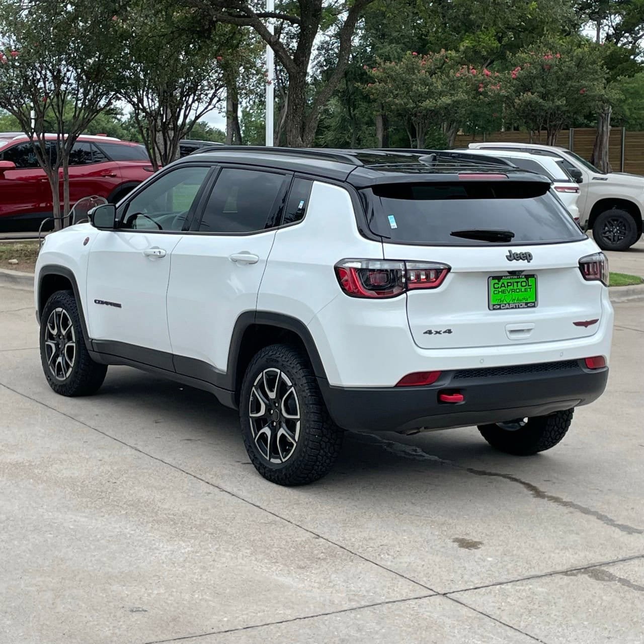 Used 2025 Jeep Compass Trailhawk AWD/4WD image 4