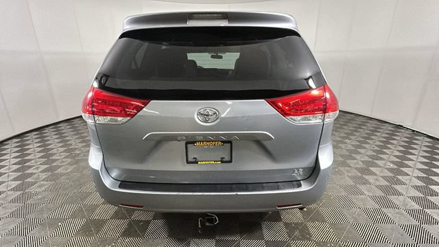Used 2014 Toyota Sienna LE AWD/4WD video 3