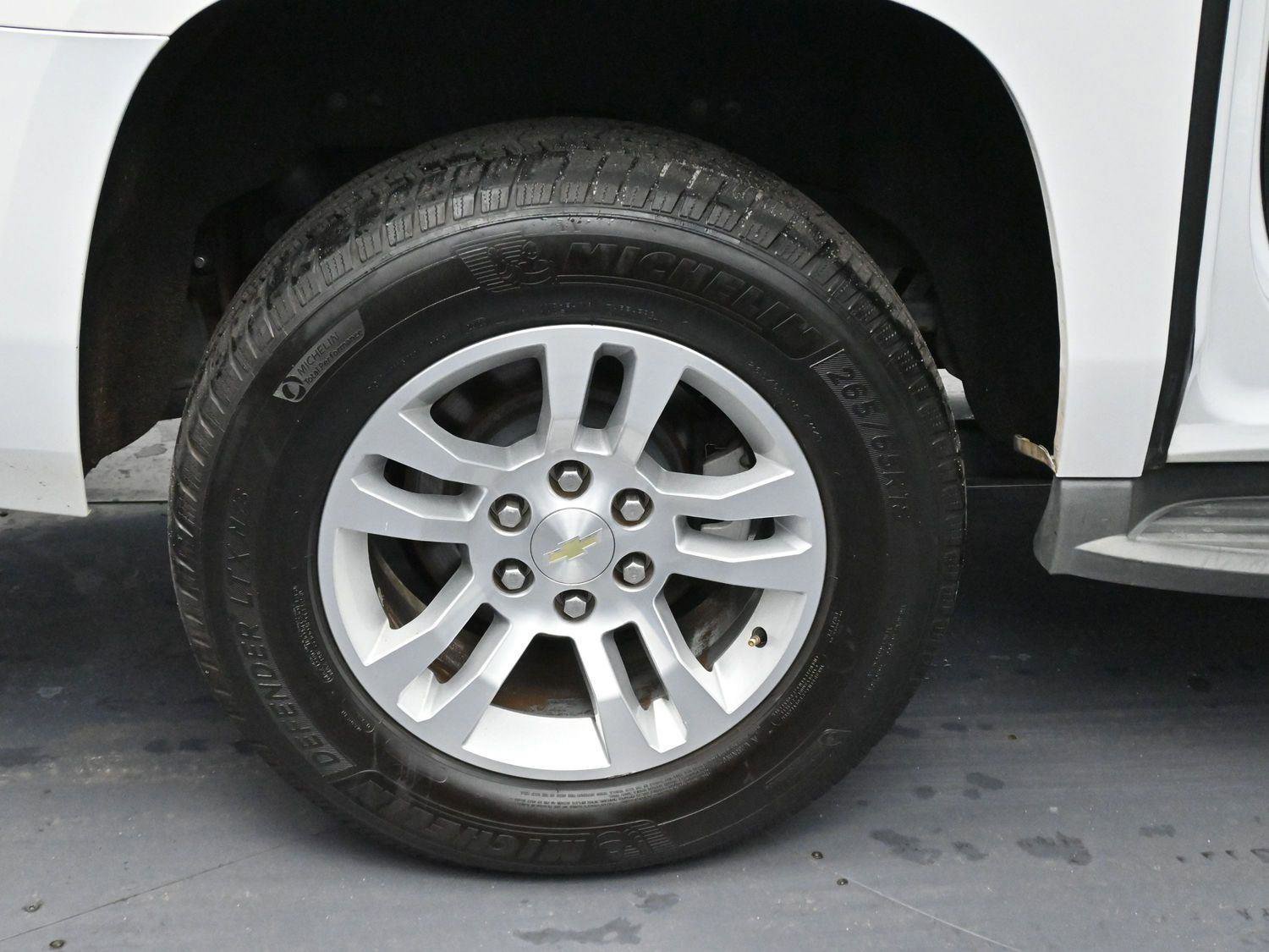 Used 2015 Chevrolet Suburban LT image 40