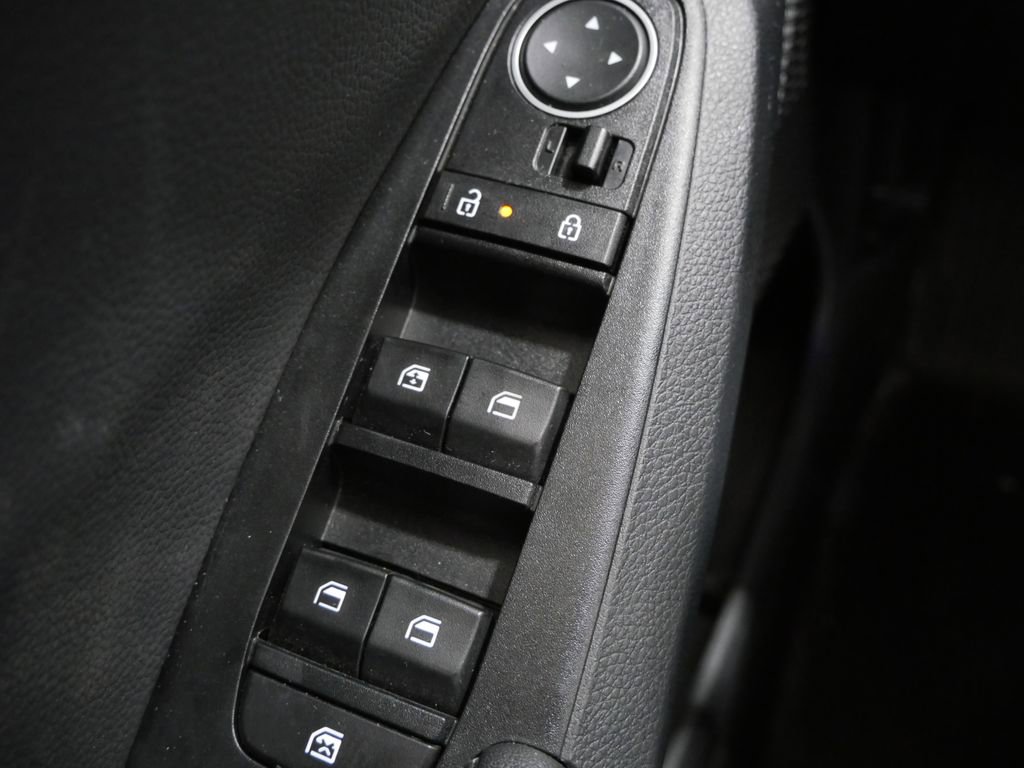 Used 2025 Kia Seltos S image 13