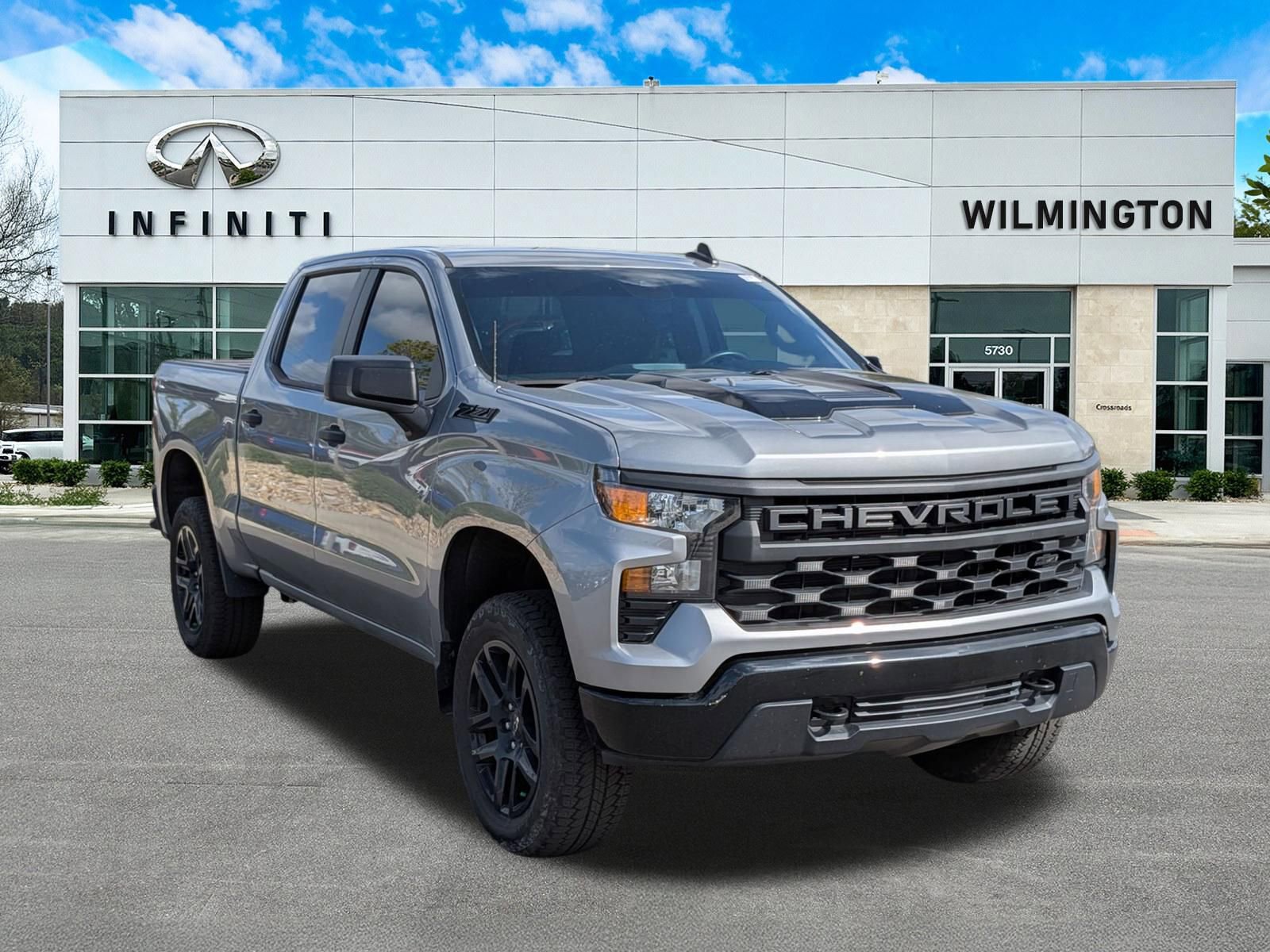 Used 2026 Chevrolet Silverado 1500 Custom Trail Boss w/ Dark Appearance Package AWD/4WD image 1