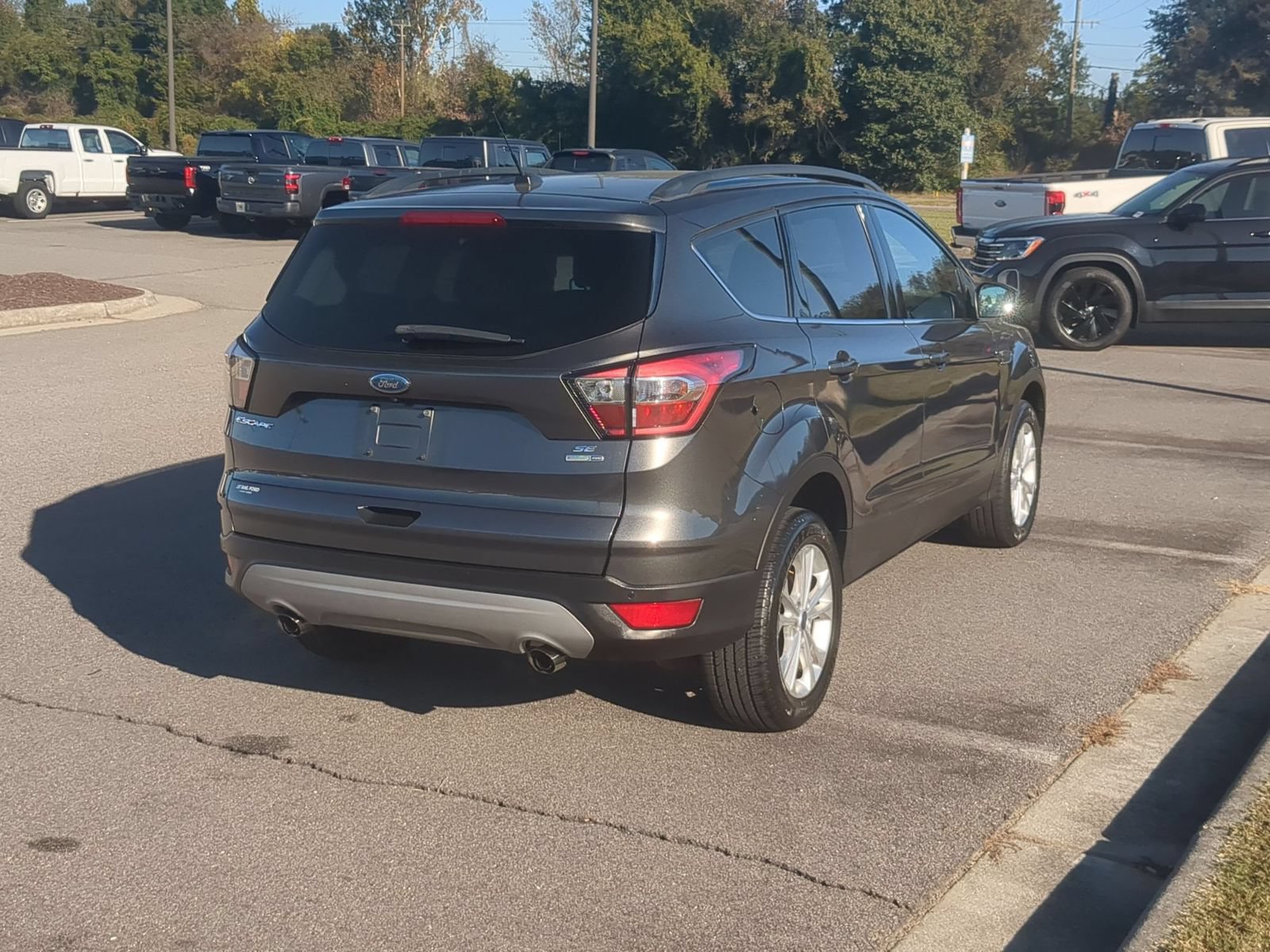 Used 2017 Ford Escape SE w/ Equipment Group 201A AWD/4WD image 3