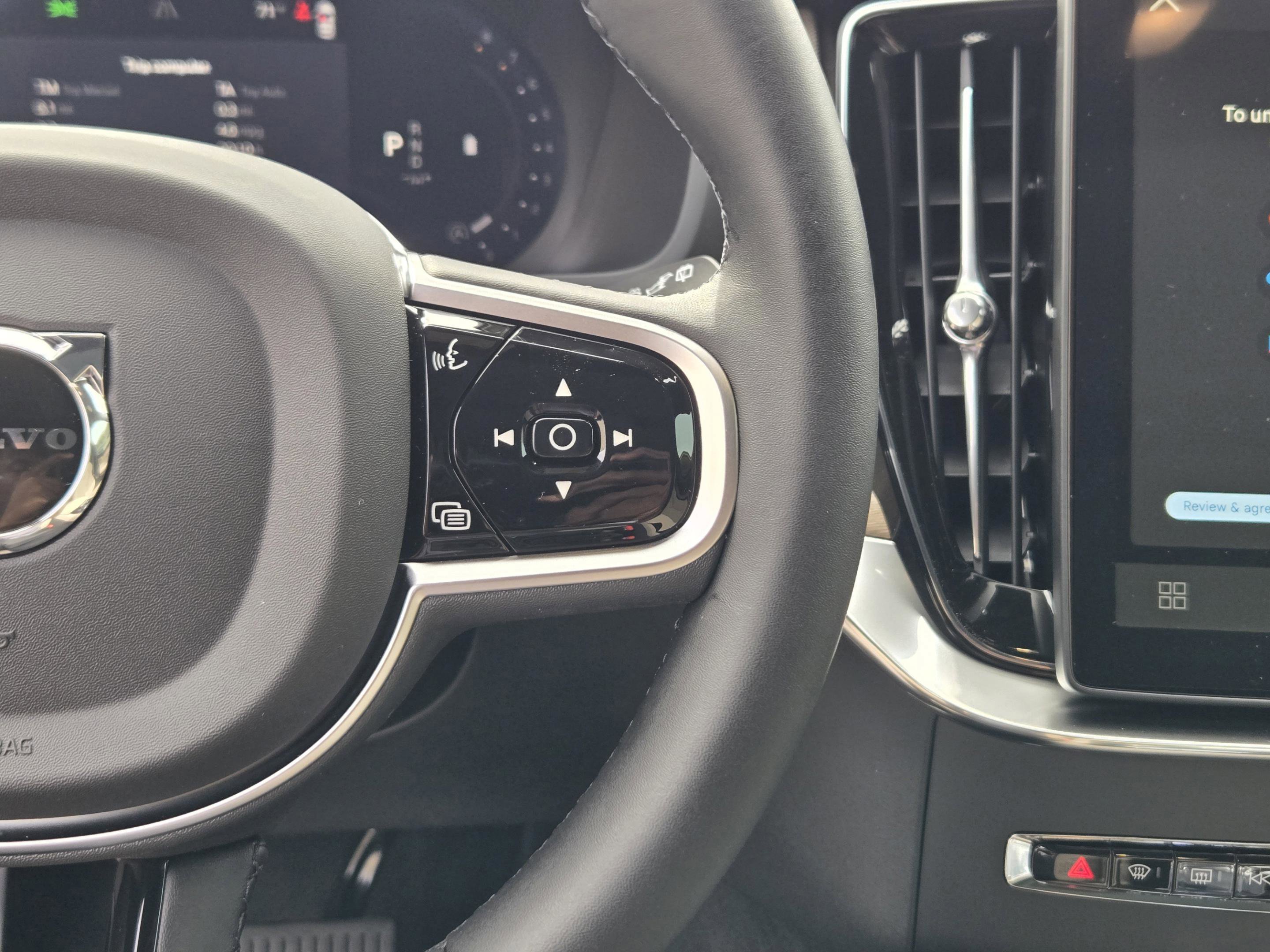 New 2026 Volvo XC90 B6 Plus w/ Protection Package Premier image 23