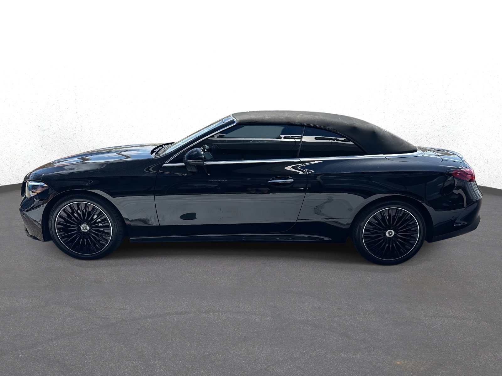 Used 2024 Mercedes-Benz CLE 300 4MATIC Cabriolet image 6