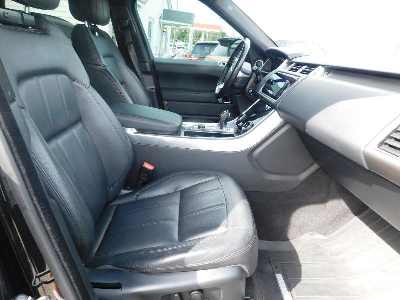 Used 2018 Land Rover Range Rover Sport SE AWD/4WD image 4