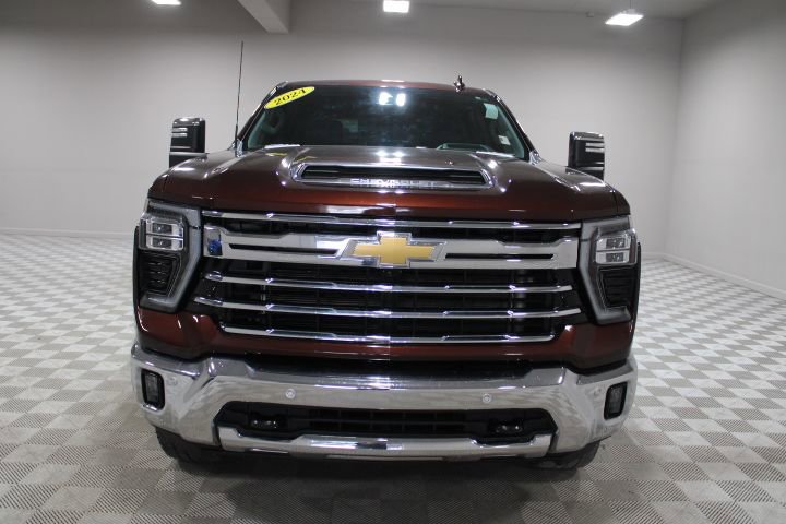 Used 2024 Chevrolet Silverado 2500 LTZ w/ LTZ Plus Package image 3