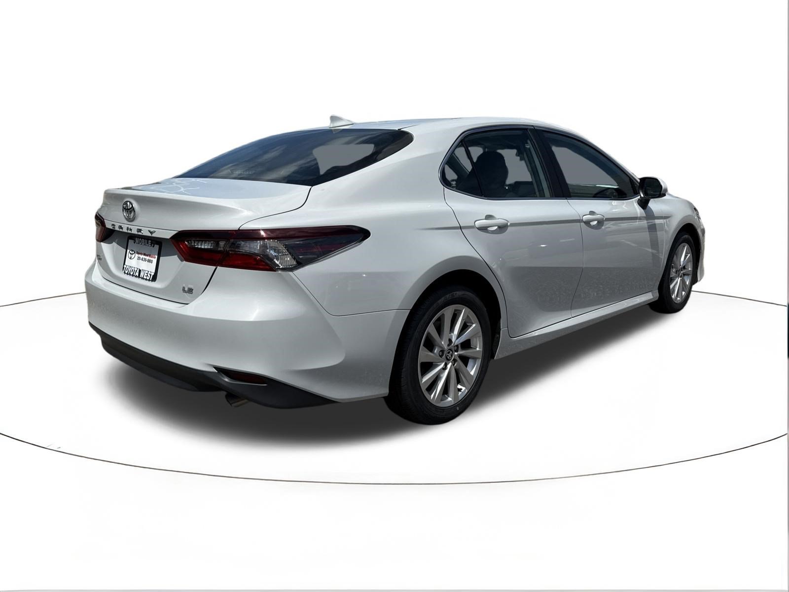 Used 2023 Toyota Camry LE FWD image 3