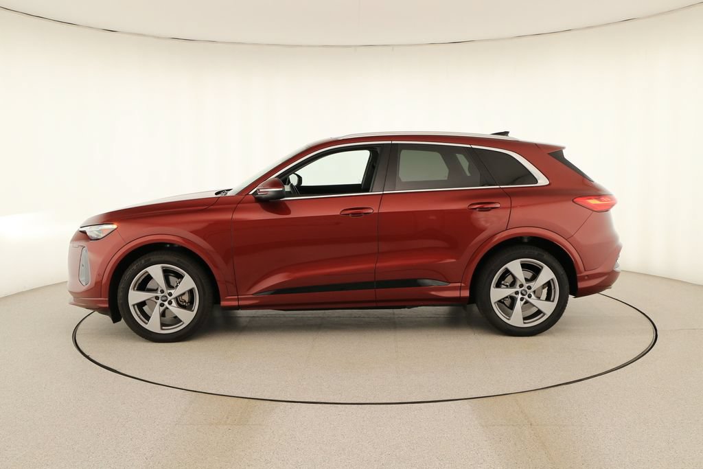 Certified 2025 Audi Q5 Prestige AWD/4WD image 2