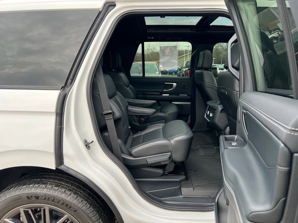 Used 2025 Ford Expedition Platinum w/ Stealth Performance Package image 21