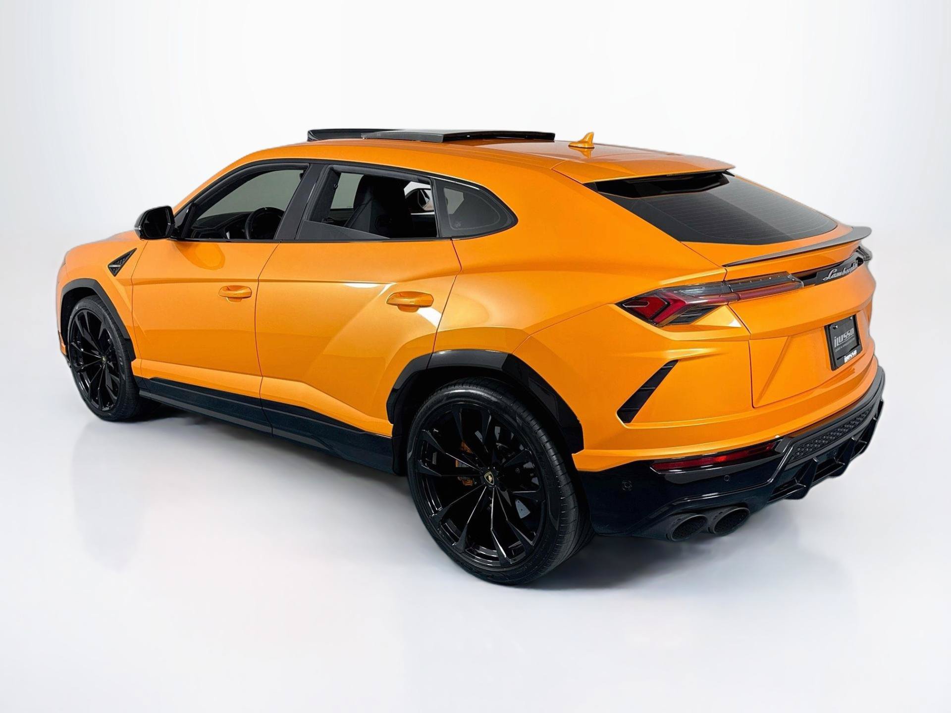 Used 2022 Lamborghini Urus AWD/4WD image 7