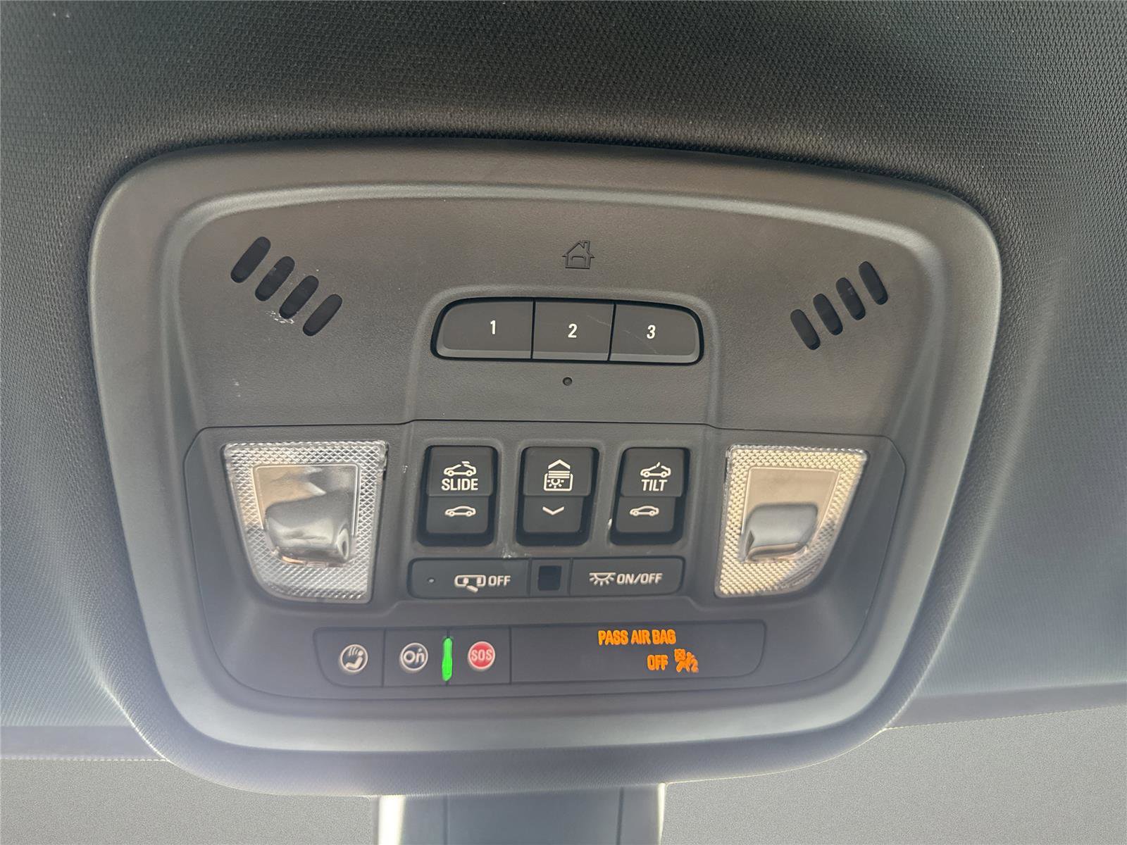 Used 2023 Chevrolet Traverse Premier image 40