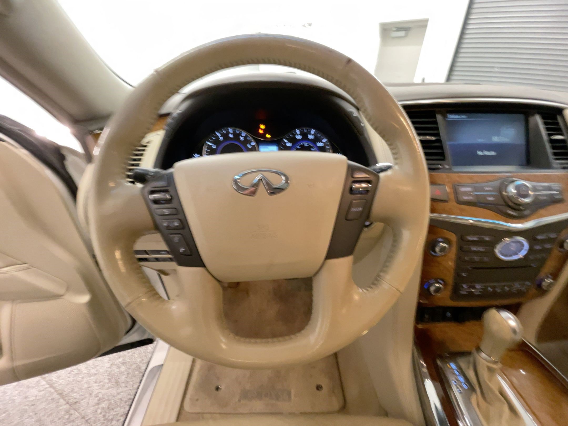 Used 2011 INFINITI QX56 4WD w/ Theater Pkg image 14