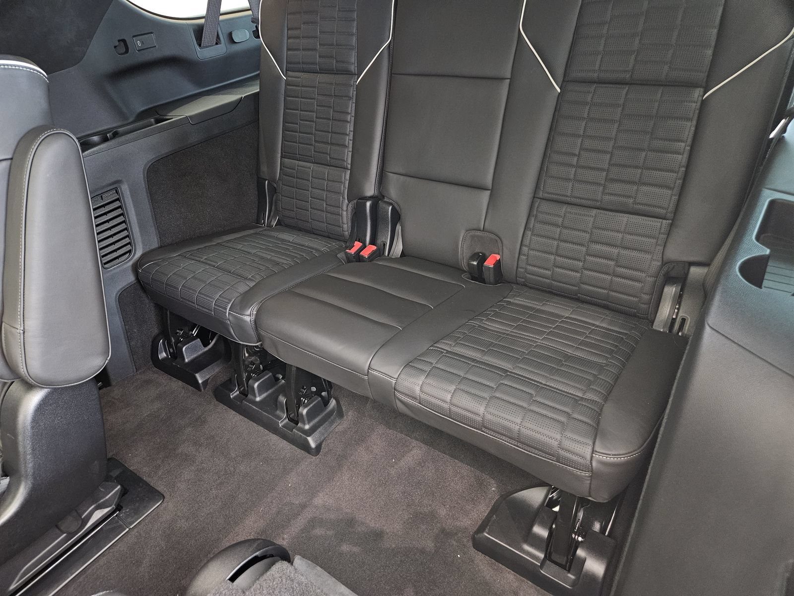 Certified 2025 Cadillac Escalade ESV V AWD/4WD image 29