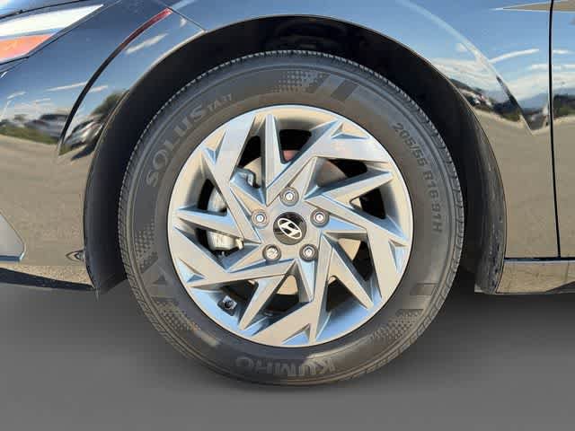 Certified 2024 Hyundai Elantra SEL FWD image 9