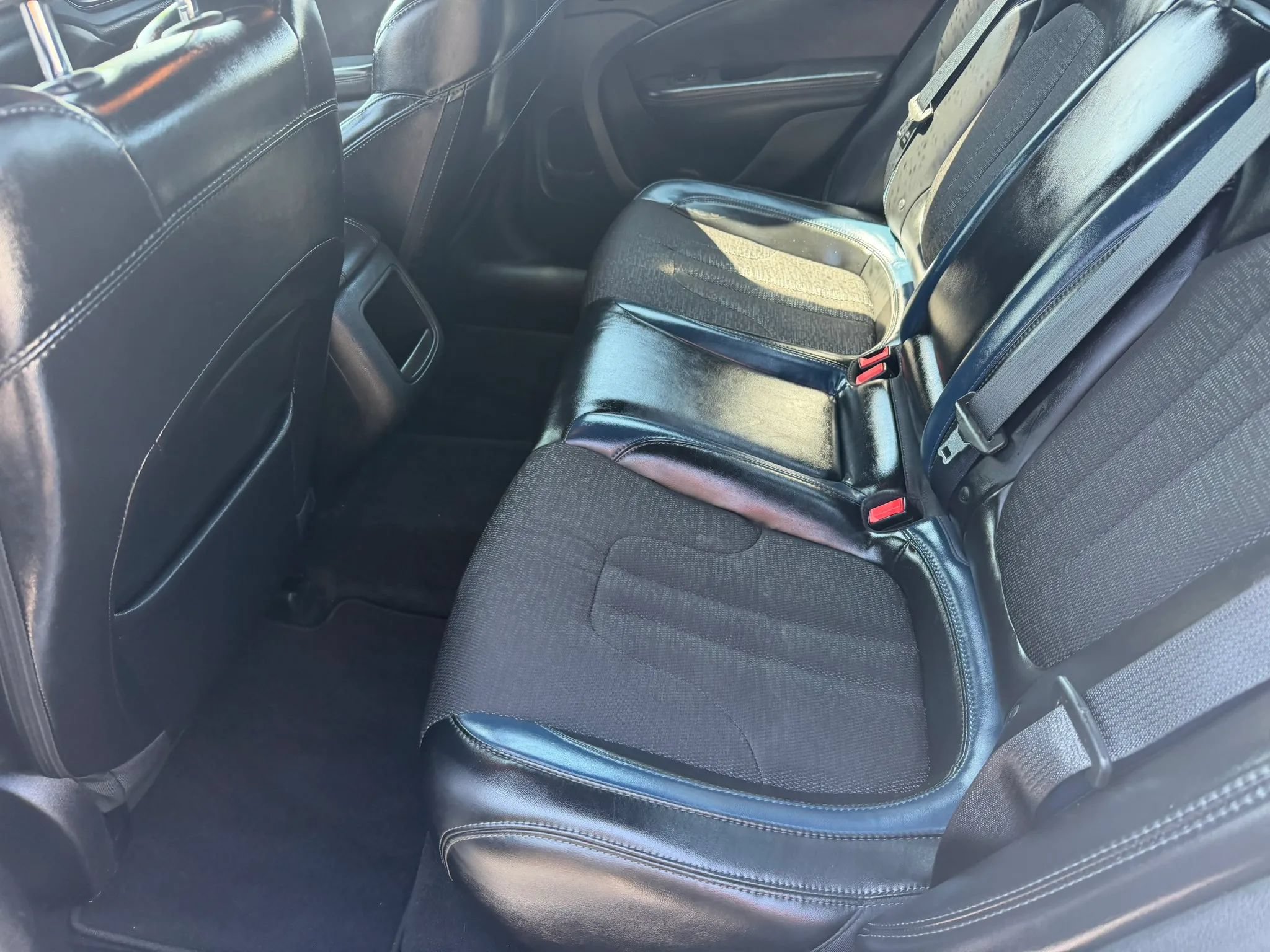 Used 2016 Chrysler 200 S FWD image 11