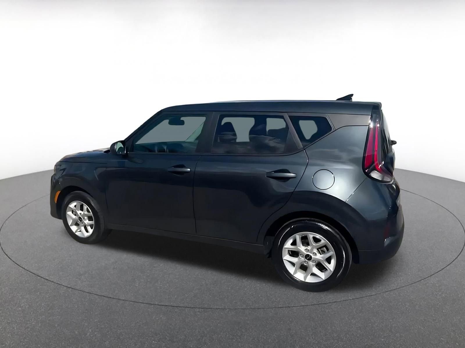 Used 2025 Kia Soul LX w/ LX Technology Package FWD image 10