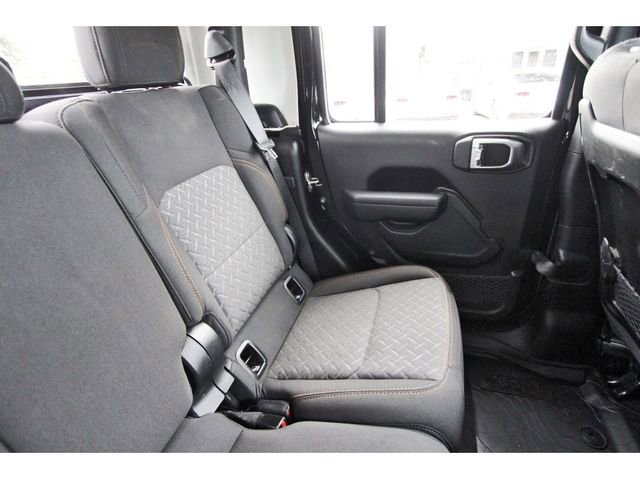 Used 2024 Jeep Gladiator Mojave w/ Technology Group AWD/4WD image 10