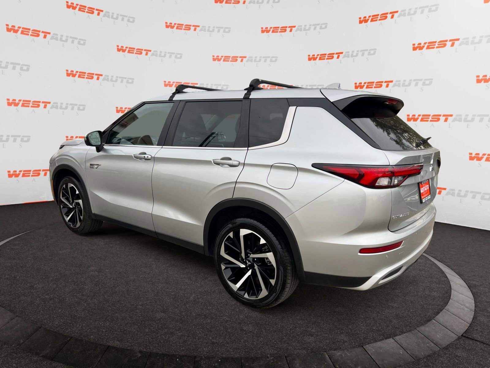 Used 2023 Mitsubishi Outlander SE AWD/4WD image 3