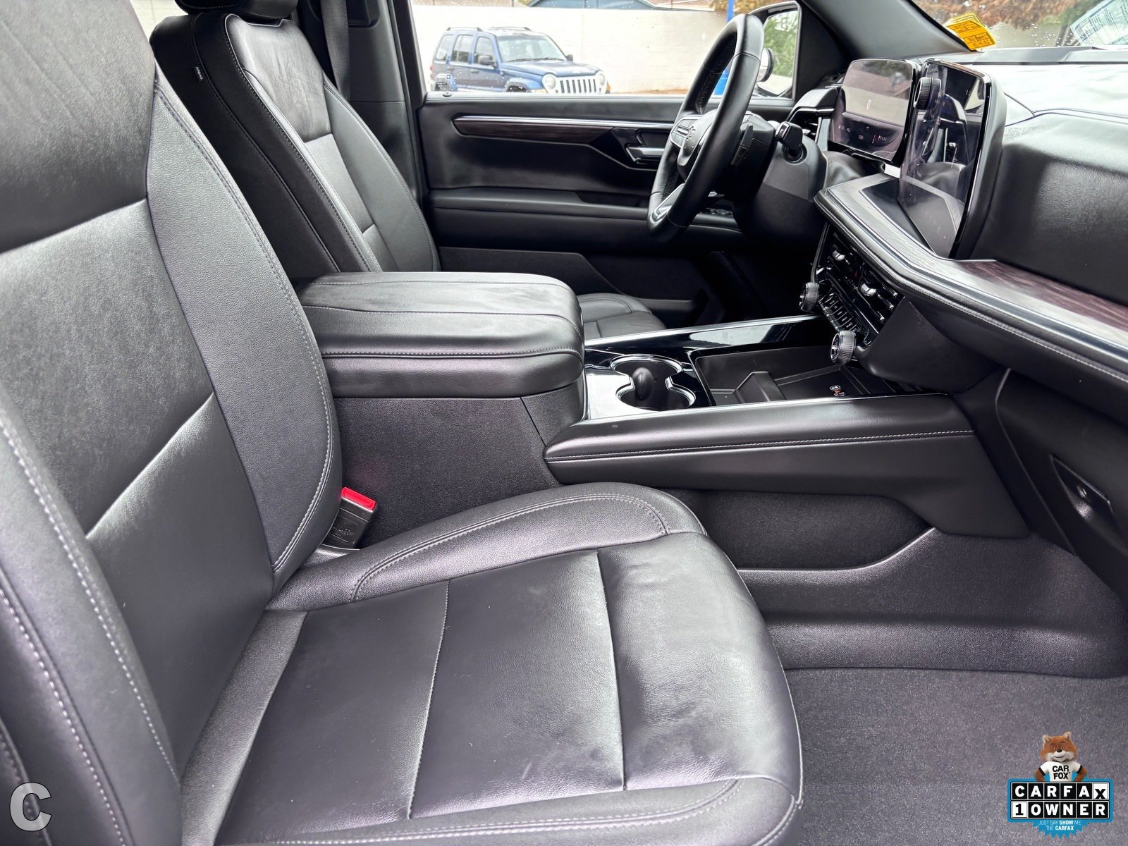 Used 2025 Chevrolet Tahoe Z71 w/ Comfort Package AWD/4WD image 12