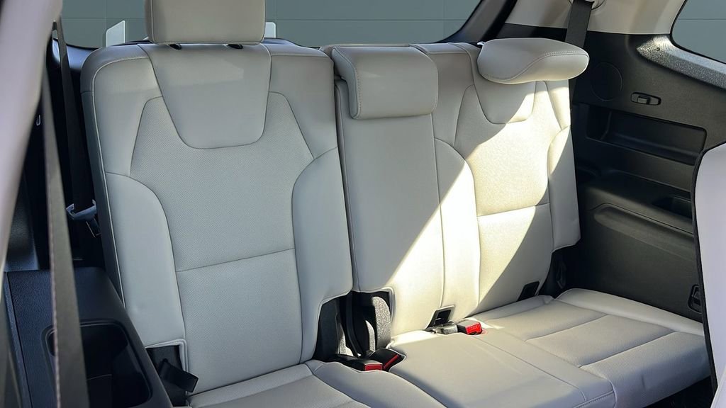 Used 2025 Kia Telluride EX w/ EX Captain's Chair Package image 7