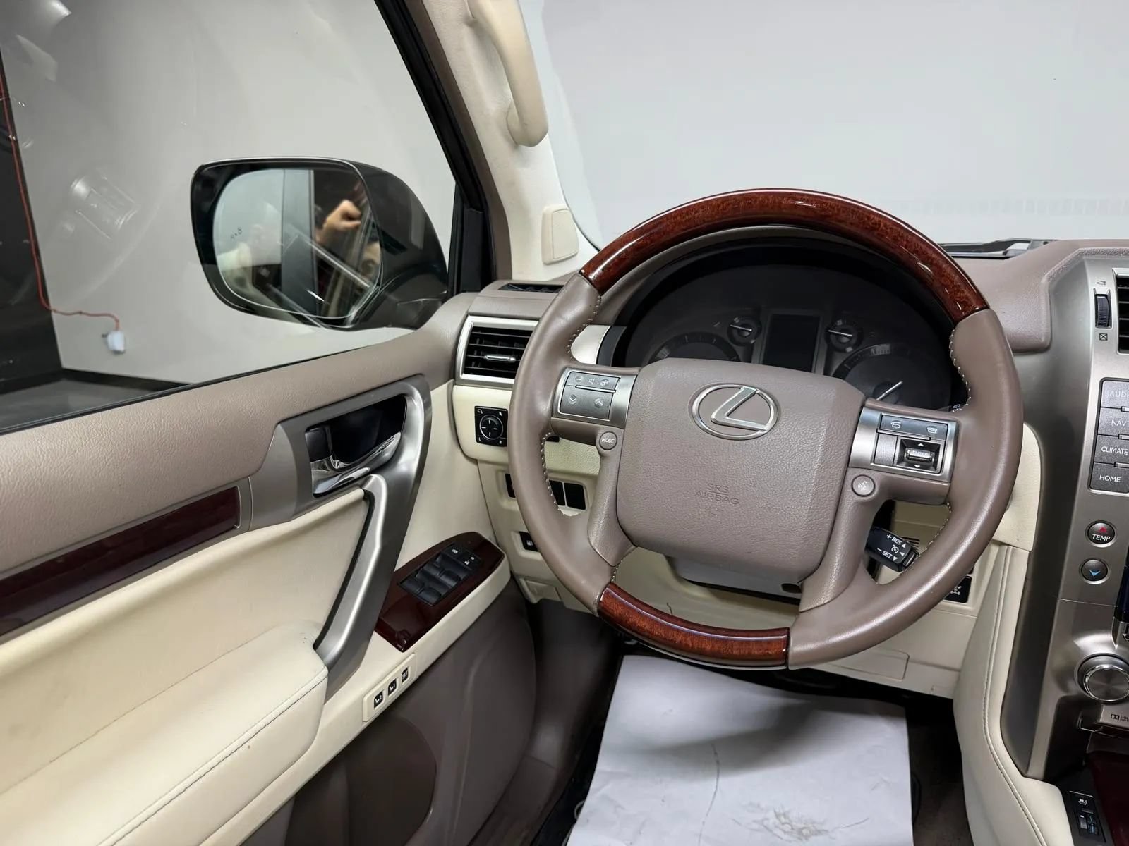 Used 2015 Lexus GX 460 w/ Premium Package AWD/4WD image 24