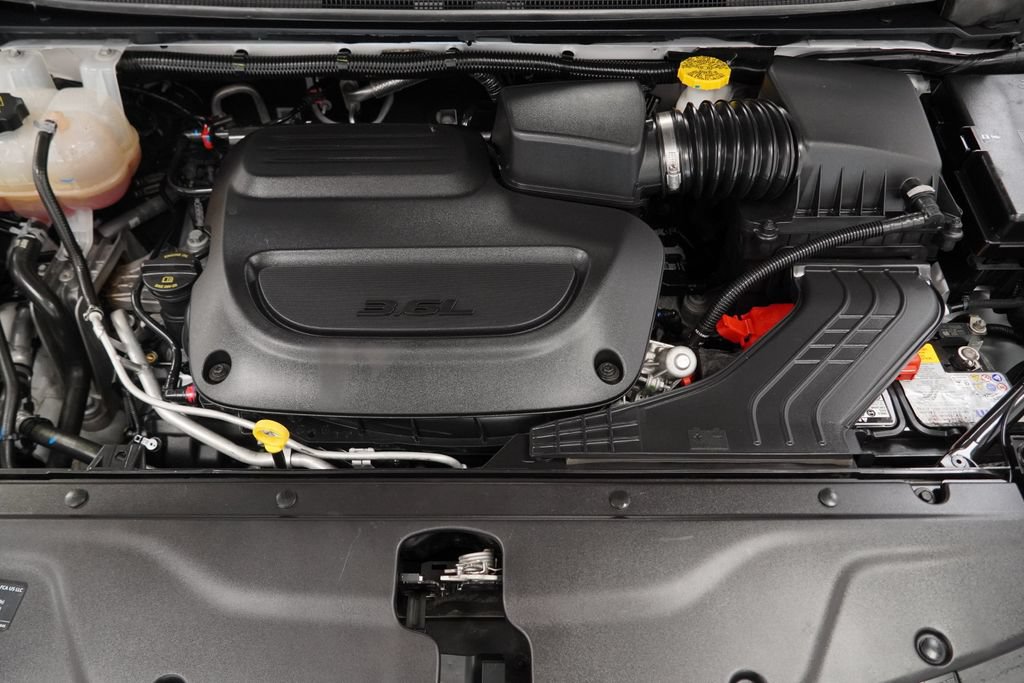 Certified 2025 Chrysler Pacifica Select AWD/4WD image 47