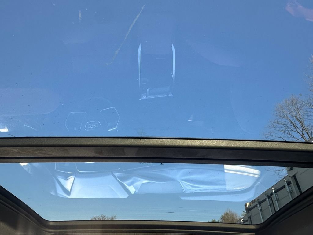 Used 2019 Audi e-tron Premium Plus image 27