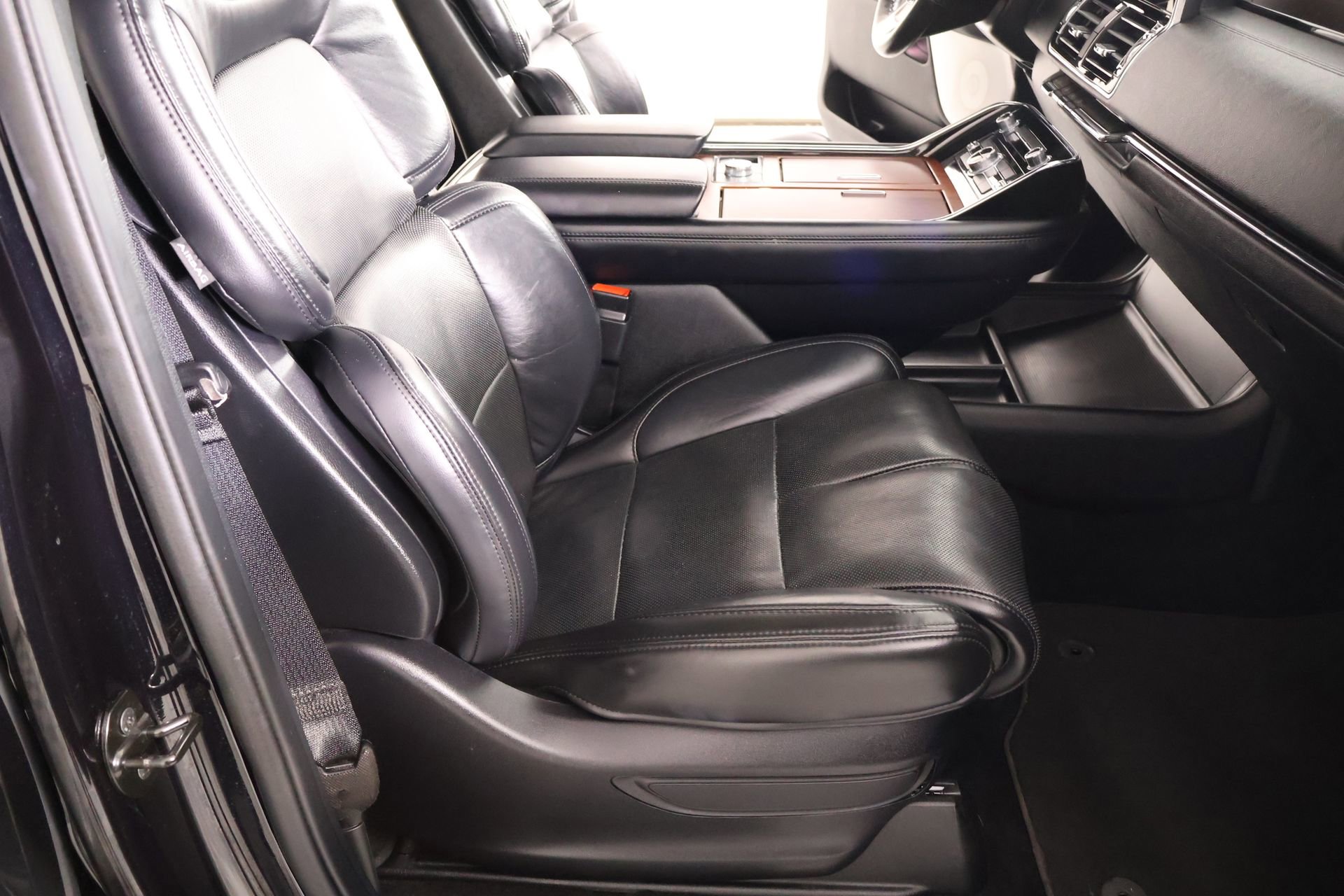 Used 2020 Lincoln Navigator Reserve w/ Luxury Package AWD/4WD image 15
