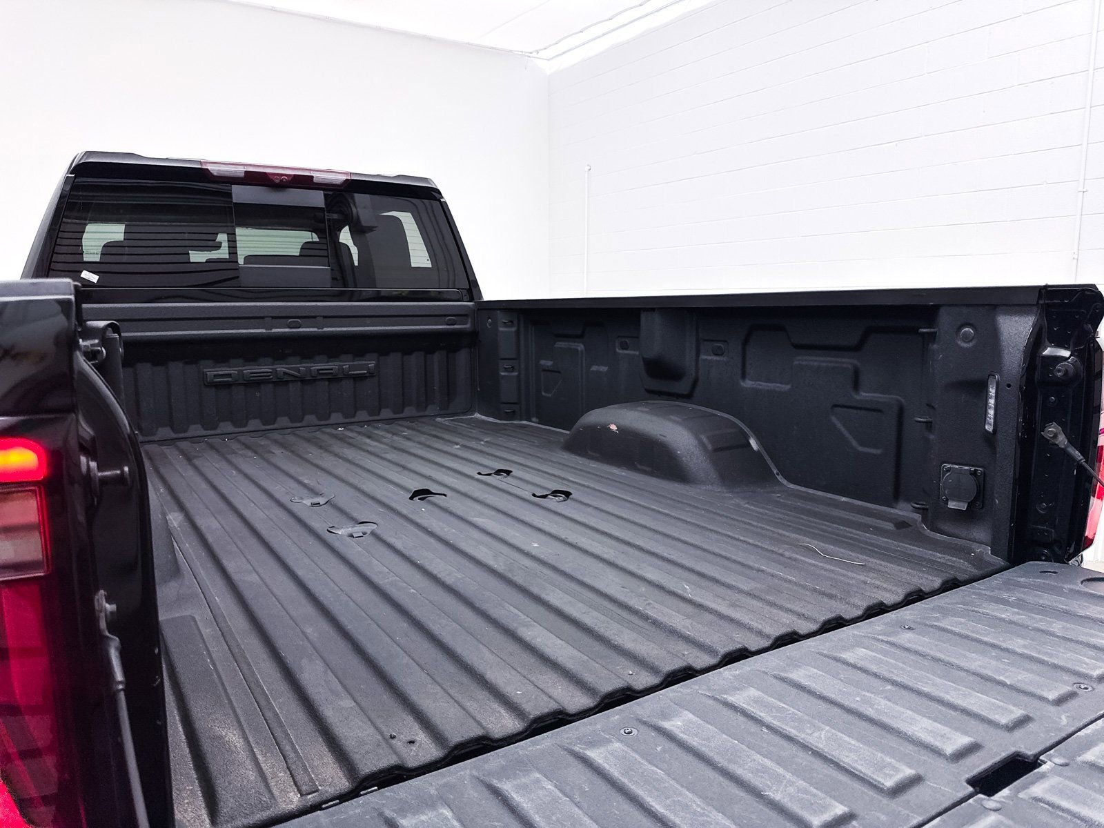 Used 2024 GMC Sierra 2500 Denali w/ Denali Reserve Package AWD/4WD image 3