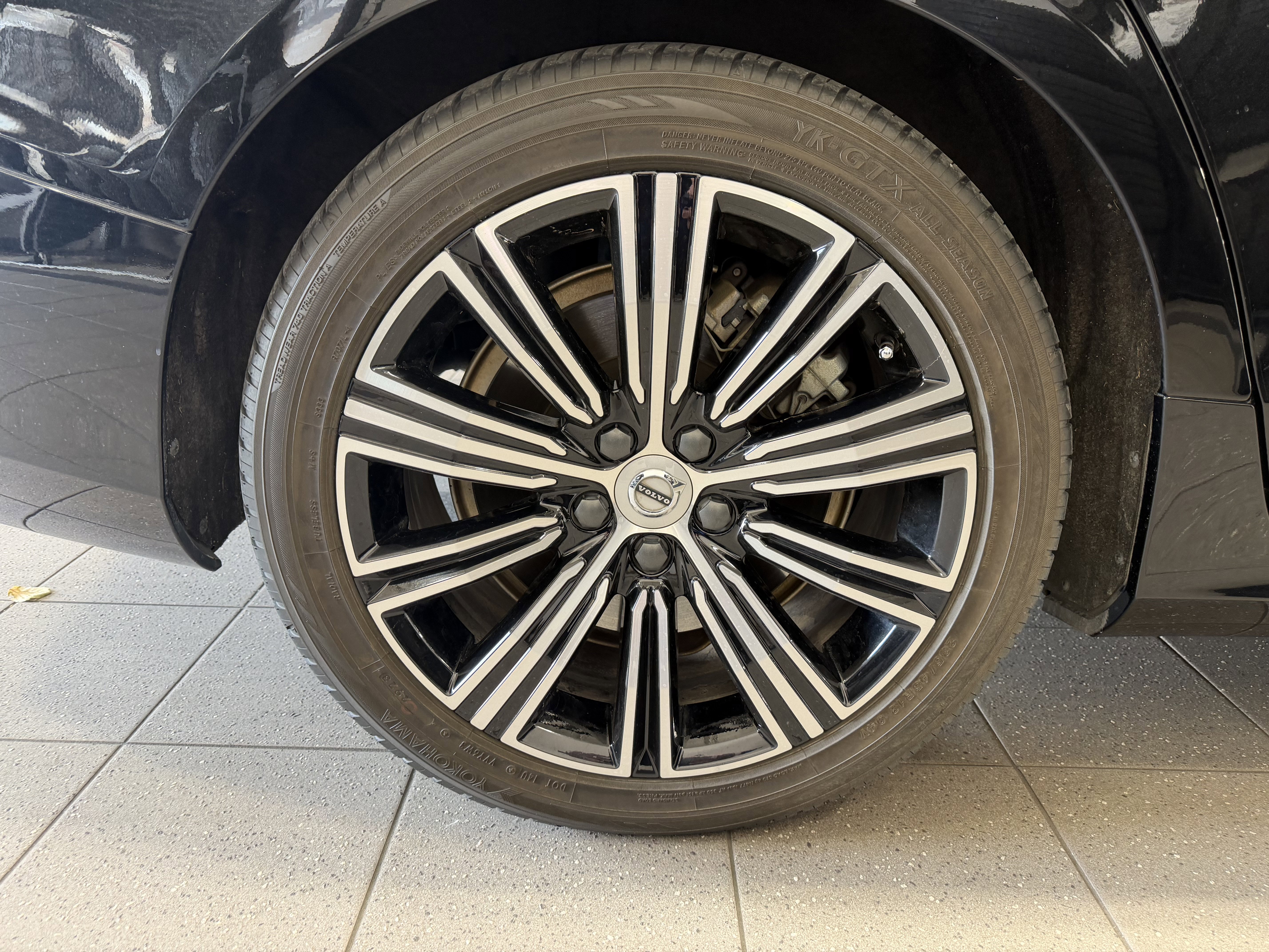Used 2021 Volvo S60 T8 Inscription image 10