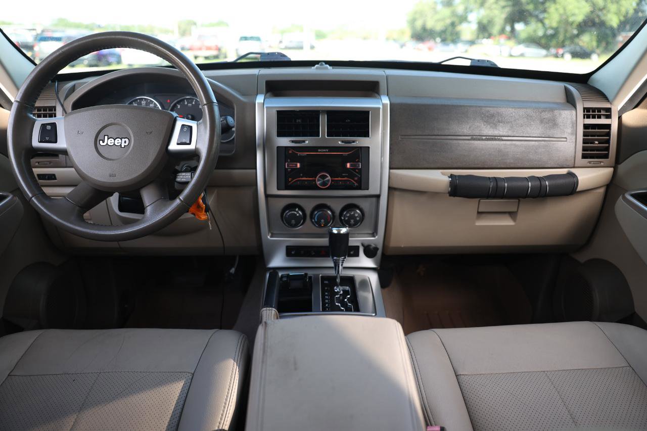 Used 2009 Jeep Liberty Limited w/ Premium Group AWD/4WD image 20