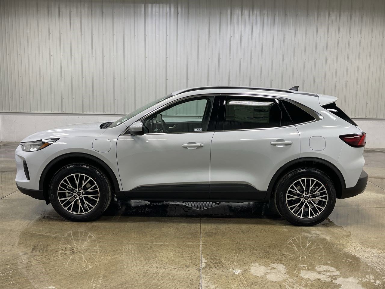 New 2025 Ford Escape SE w/ Class II Trailer Tow Package image 11