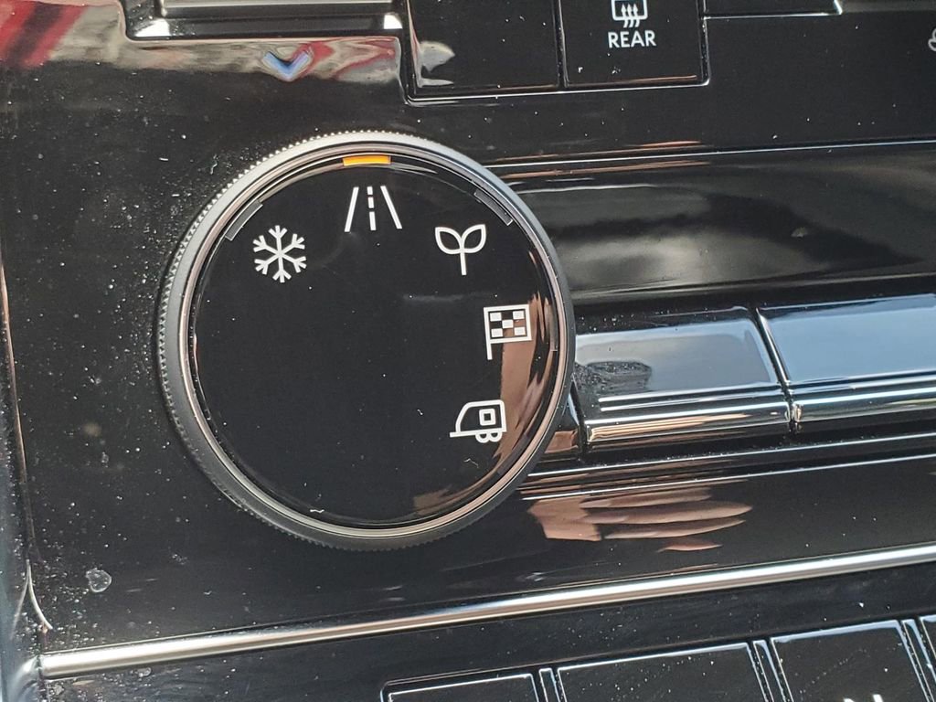 Used 2025 Nissan Armada SL w/ Captain's Chari Seat Package image 30