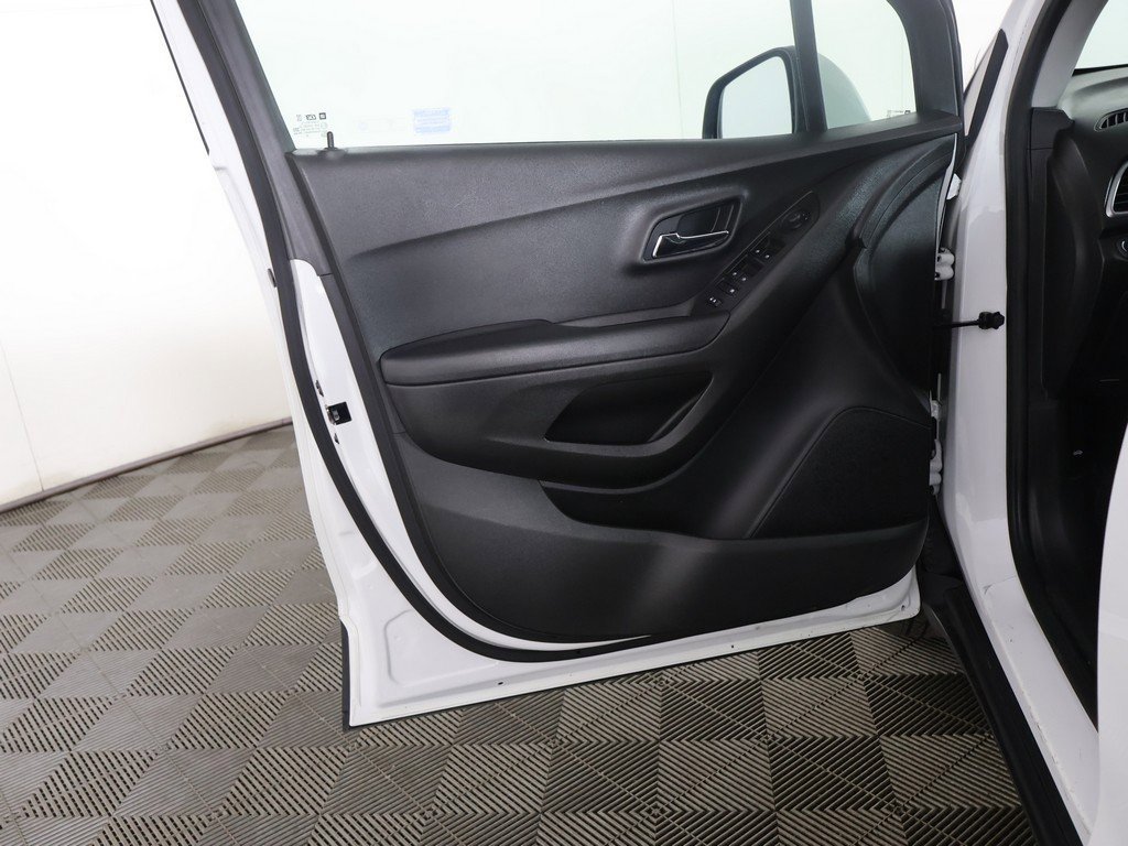 Used 2021 Chevrolet Trax LS image 20