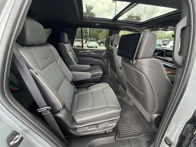 Used 2024 Cadillac Escalade Premium Luxury image 7