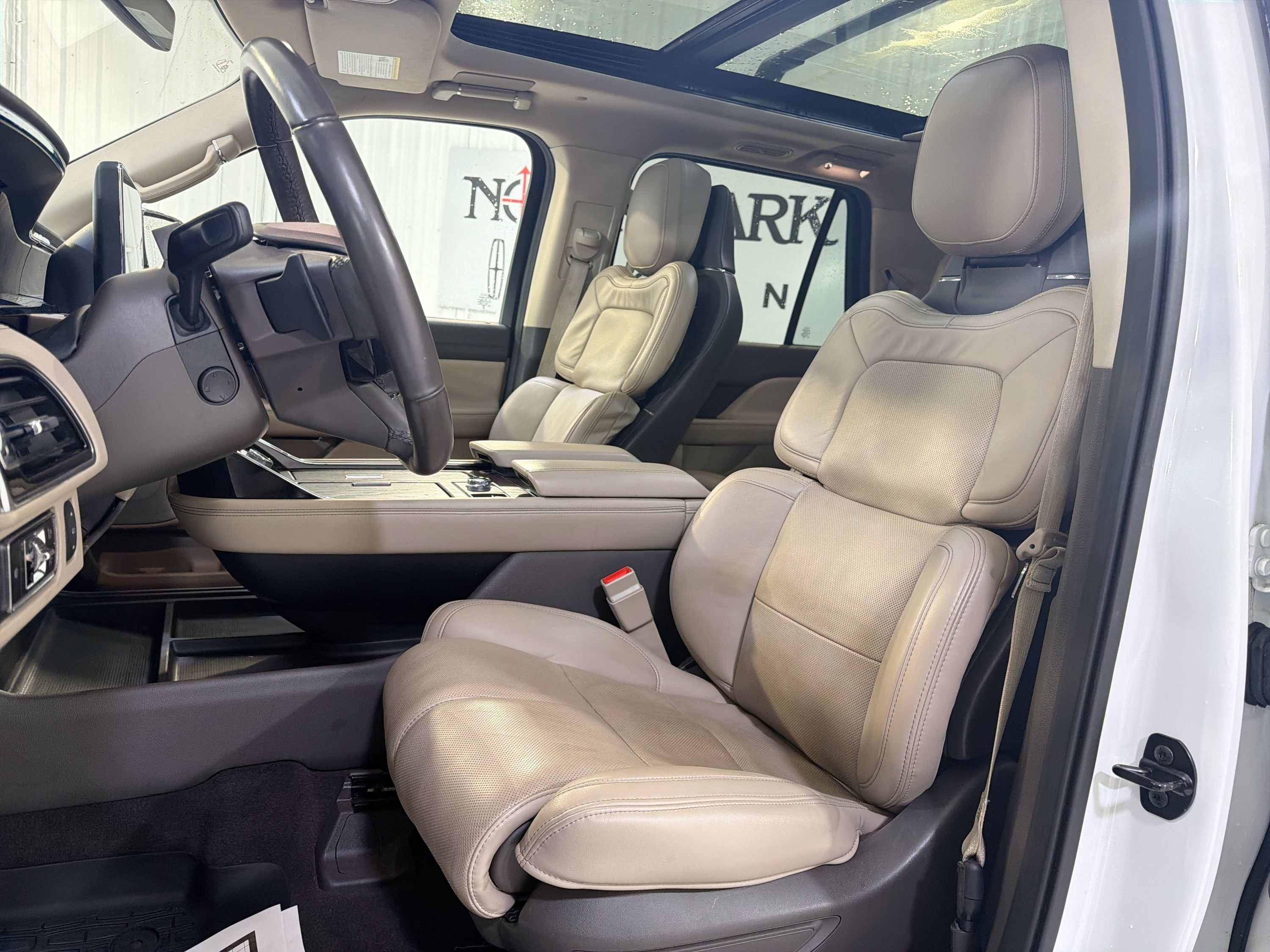 Used 2023 Lincoln Navigator L Reserve AWD/4WD image 10