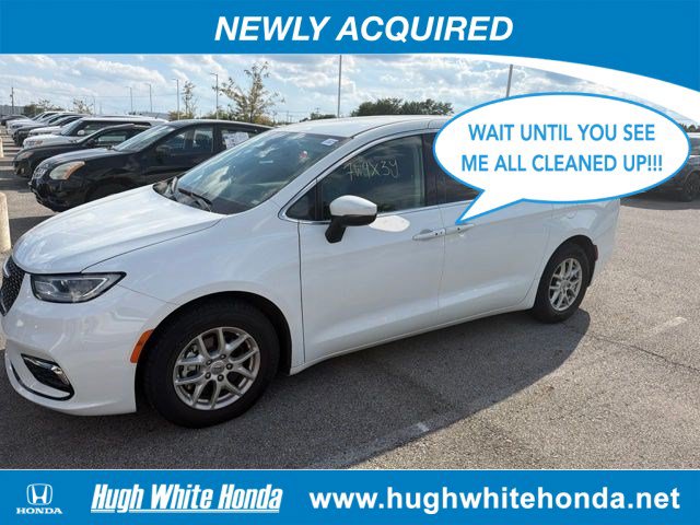 Used 2023 Chrysler Pacifica Touring-L