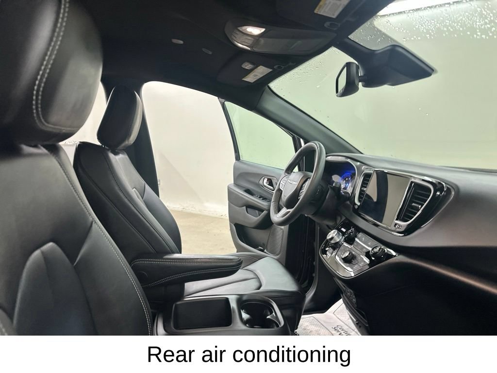Used 2025 Chrysler Pacifica Select FWD image 21