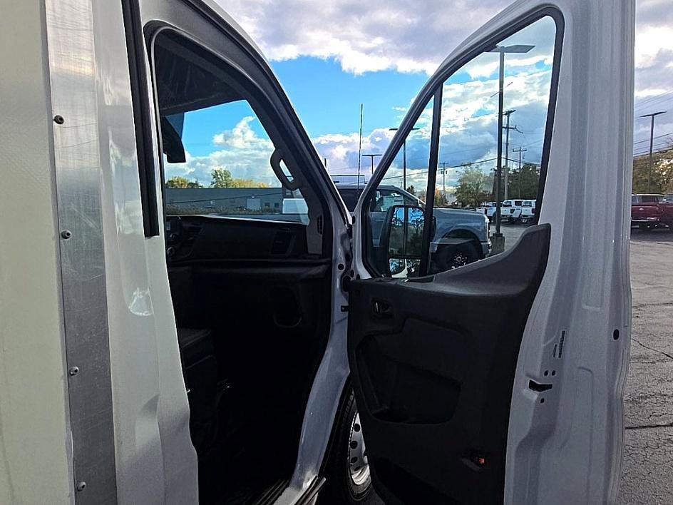 Used 2022 Ford Transit 350 DRW image 28