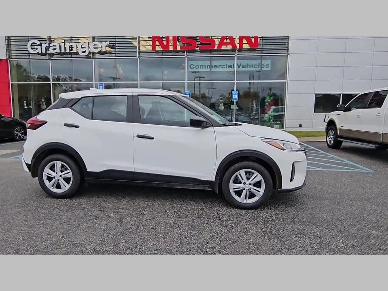 New 2025 Nissan Kicks Play S image 34