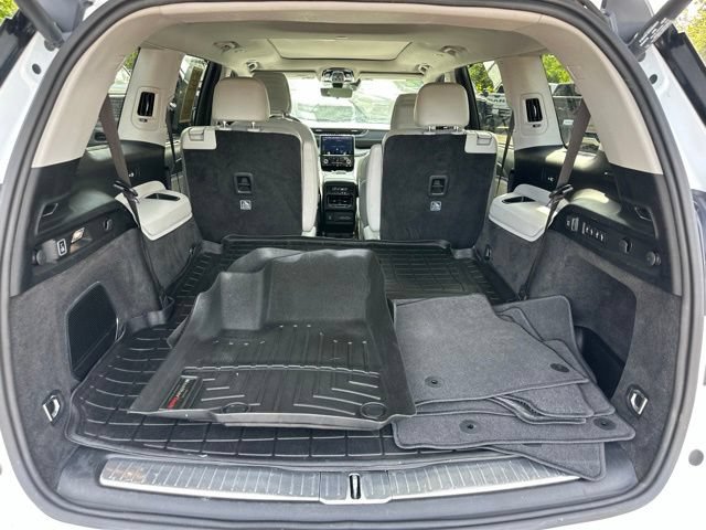 Used 2021 Jeep Grand Cherokee L Overland w/ Luxury Tech Group IV AWD/4WD image 14