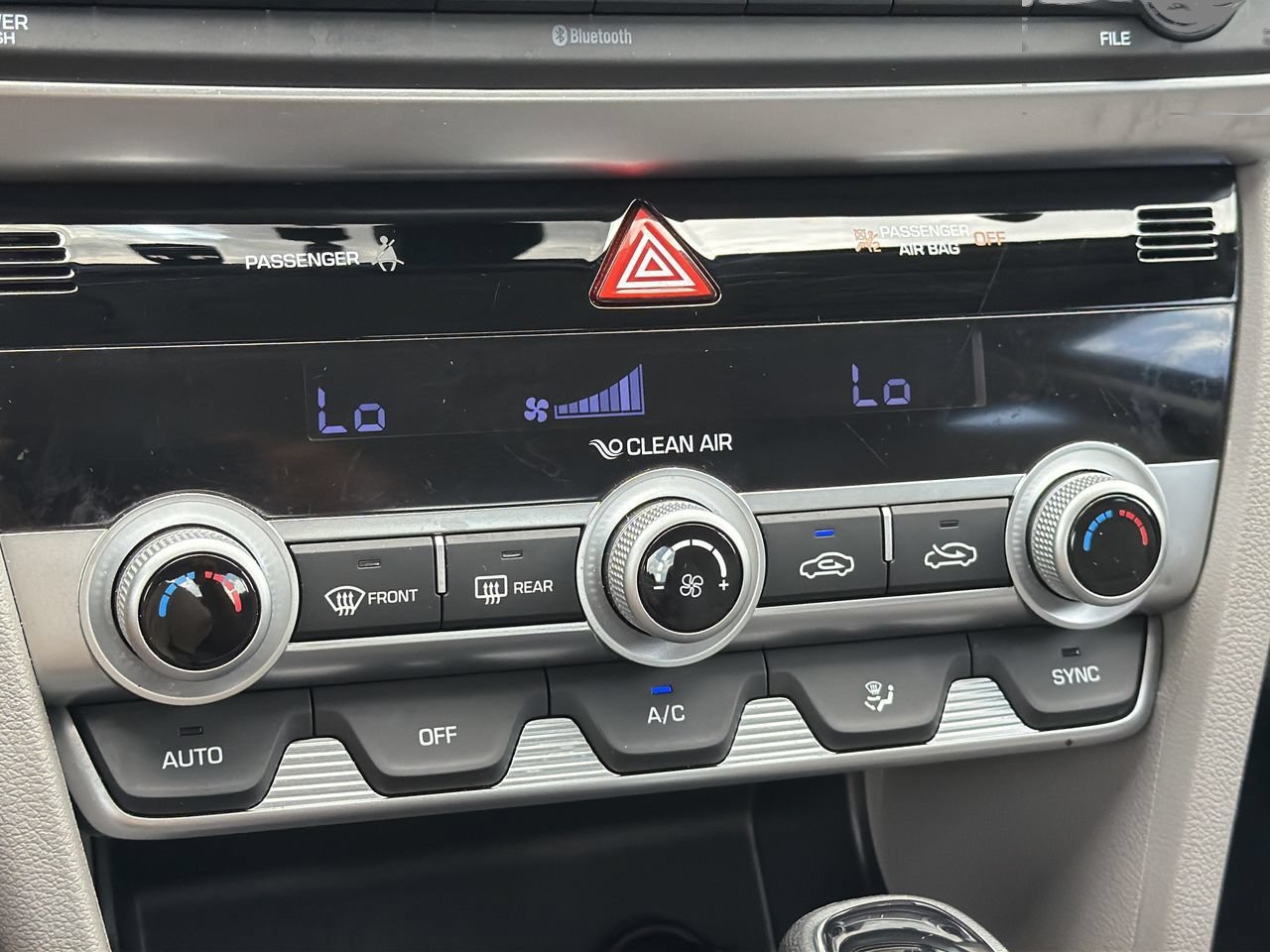 Used 2020 Hyundai Elantra SE FWD image 20