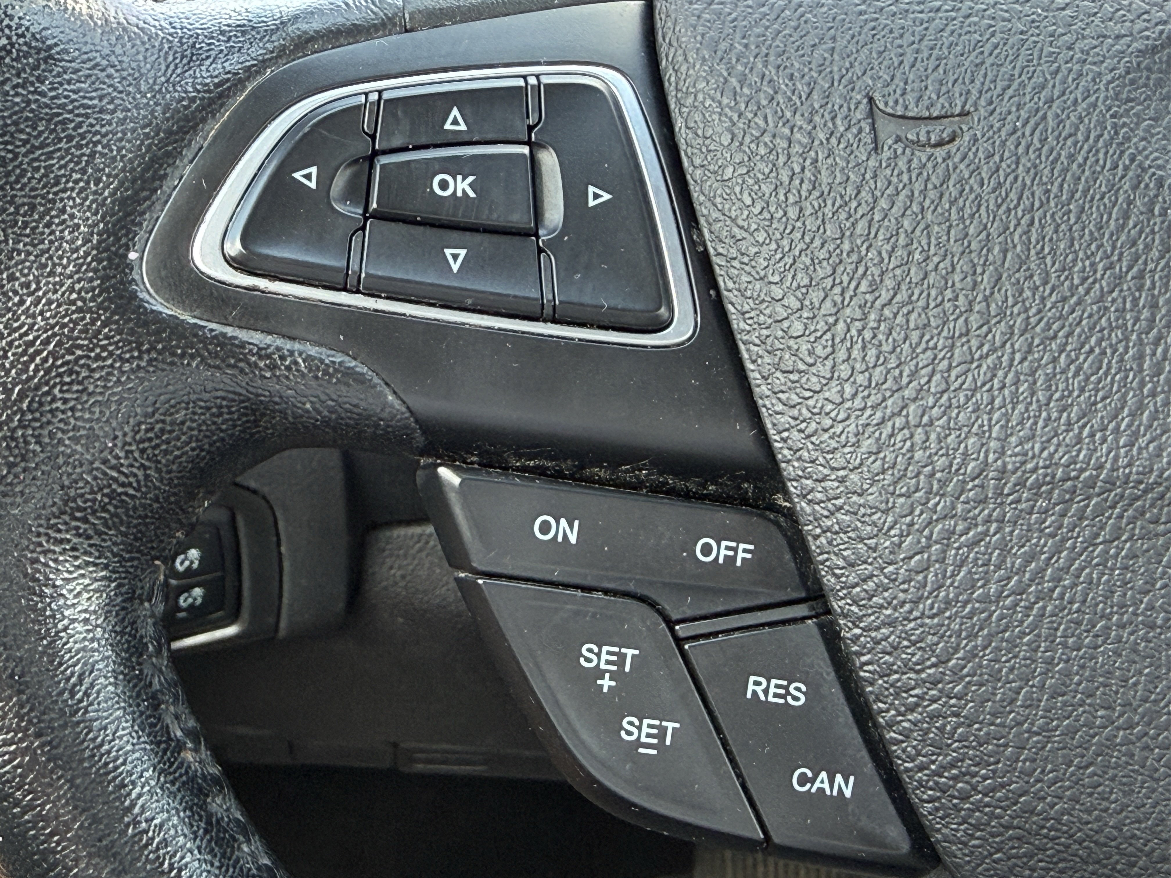 Used 2015 Ford Focus SE w/ SE Cold Weather Package FWD image 24