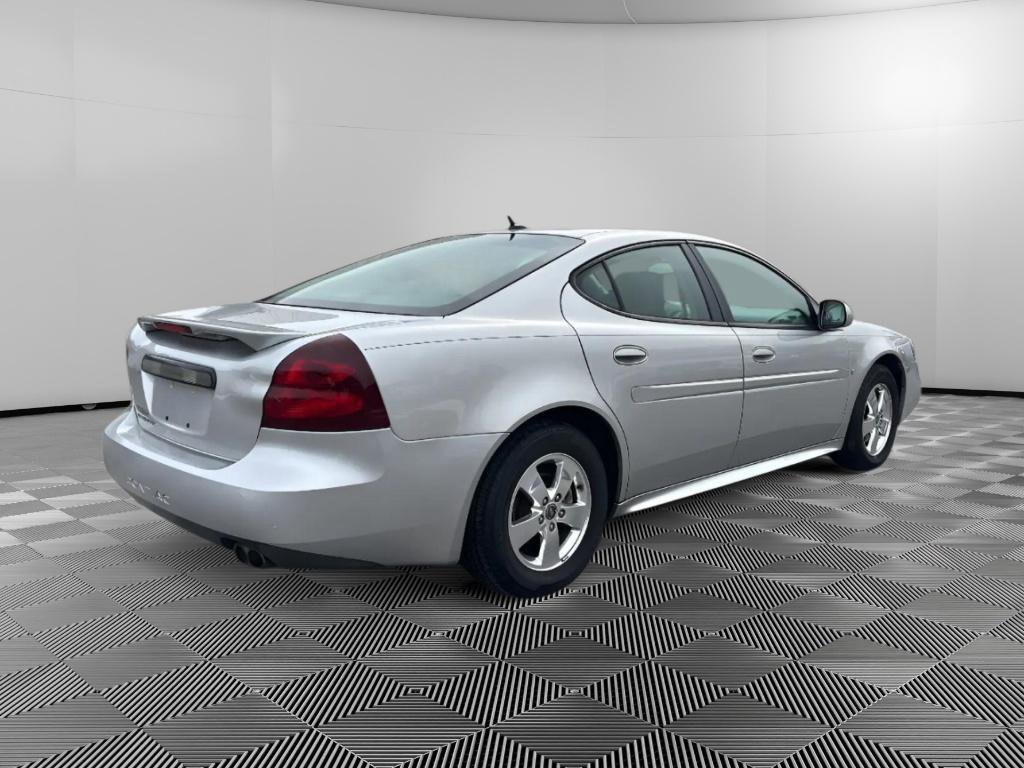 Used 2006 Pontiac Grand Prix w/ Sun And Sound Package image 4