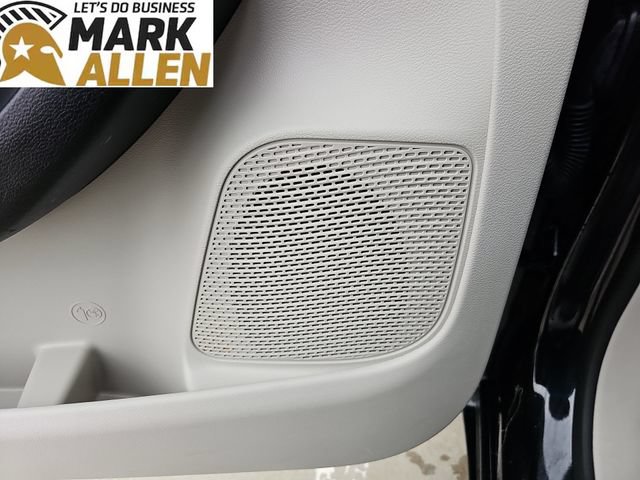 Used 2023 Chrysler Pacifica Touring-L FWD image 23