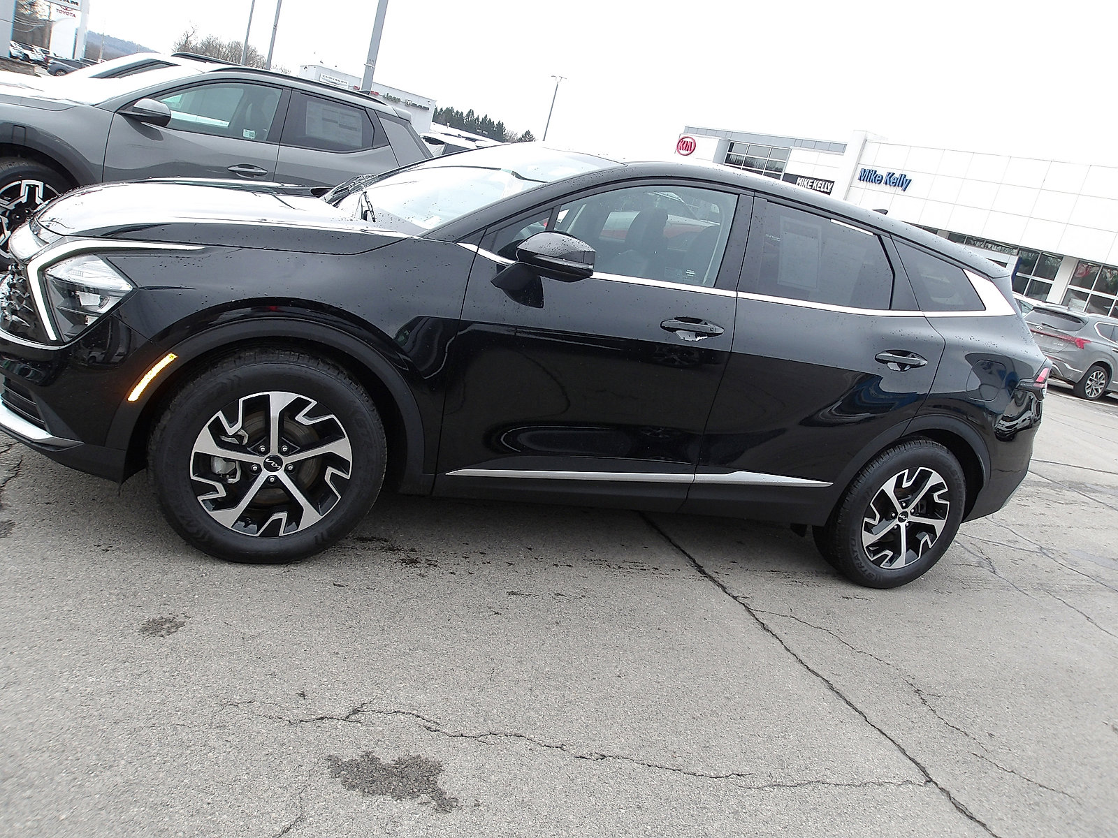 Used 2023 Kia Sportage EX FWD image 4