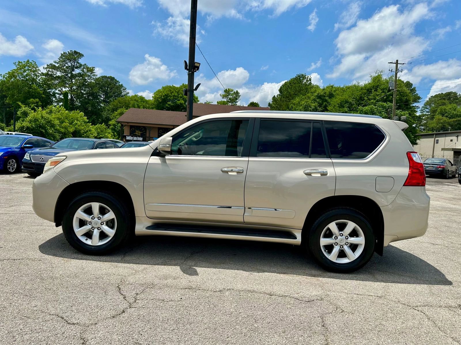 Used 2011 Lexus GX 460 Premium AWD/4WD image 3