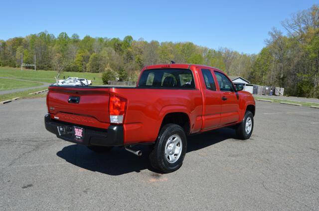 Used 2017 Toyota Tacoma 4x4 Access Cab image 9